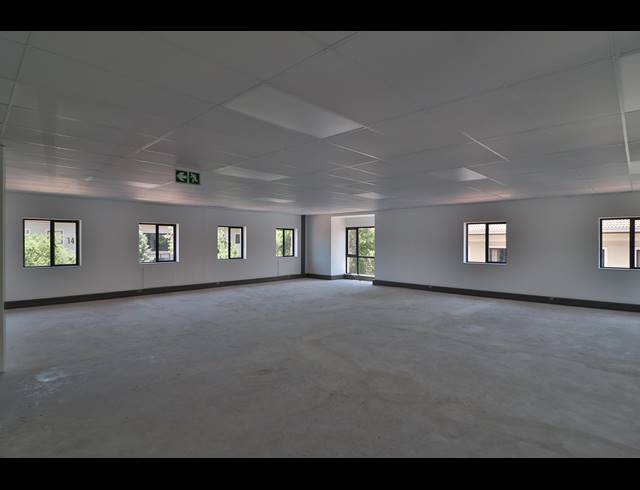 1,527M² OFFICE TO LET IN VORNA VALLEY
